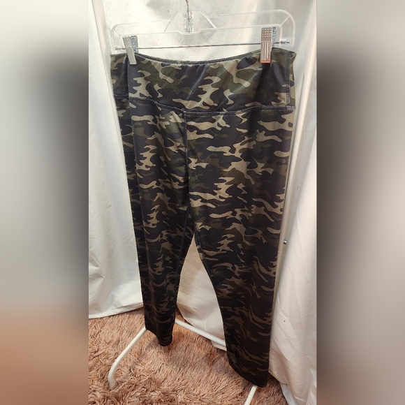 ACTIVEWEAR by Jennifer Lauren - Picture 1 of 5